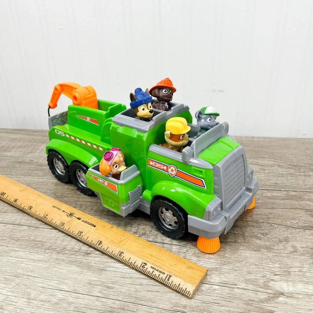 Paw Patrol Rocky Reuse It Deluxe Truck Green Recycling Vehicle with 5 Figures